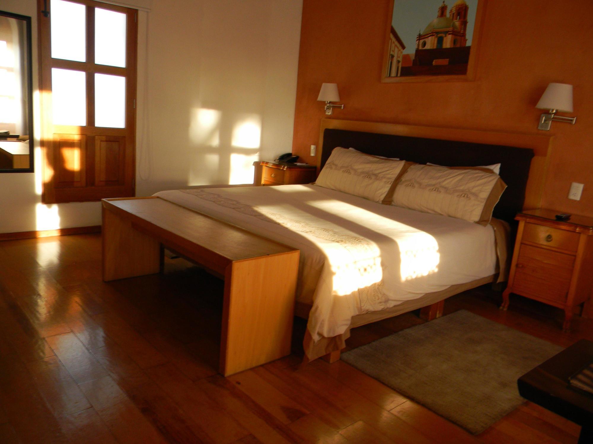 Hotel Quinta Lucca เกเรตาโร ภายนอก รูปภาพ