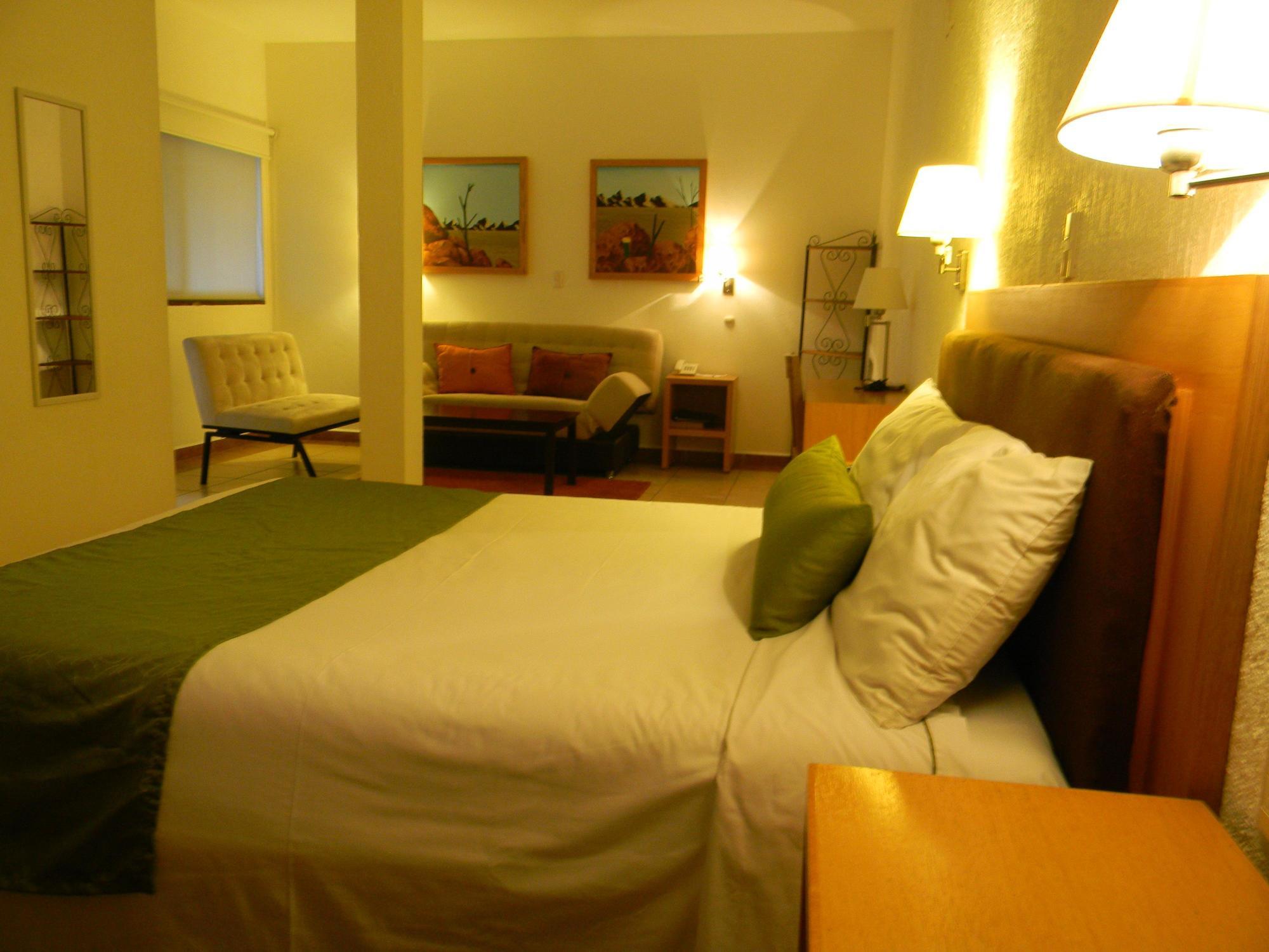 Hotel Quinta Lucca เกเรตาโร ภายนอก รูปภาพ