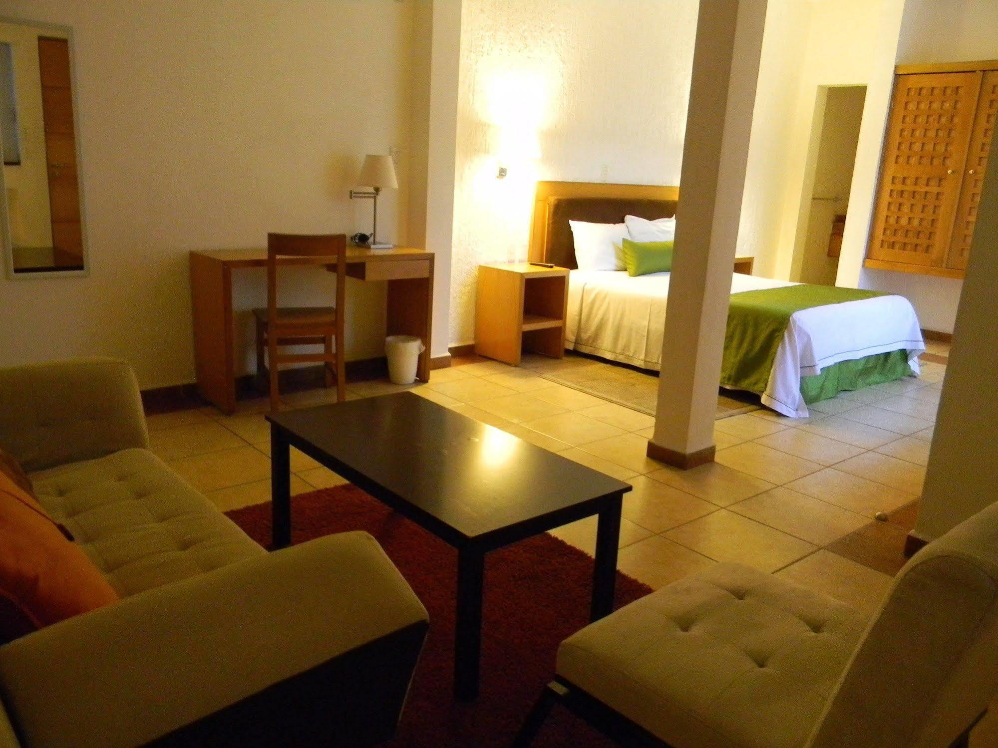 Hotel Quinta Lucca เกเรตาโร ภายนอก รูปภาพ